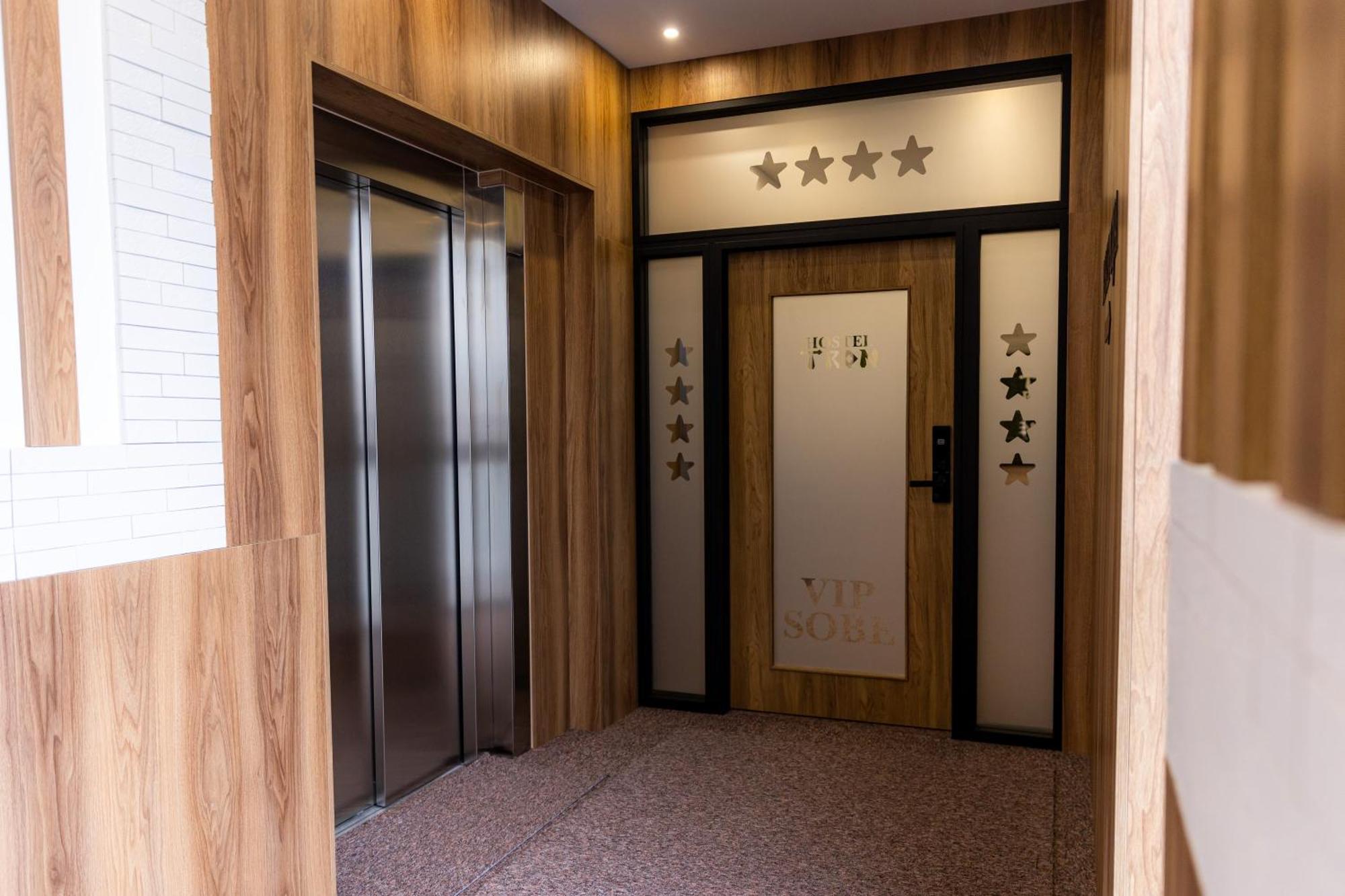 Hostel Tron Travnik Luaran gambar